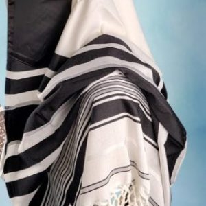 טלית מרוקאית עם אבנים